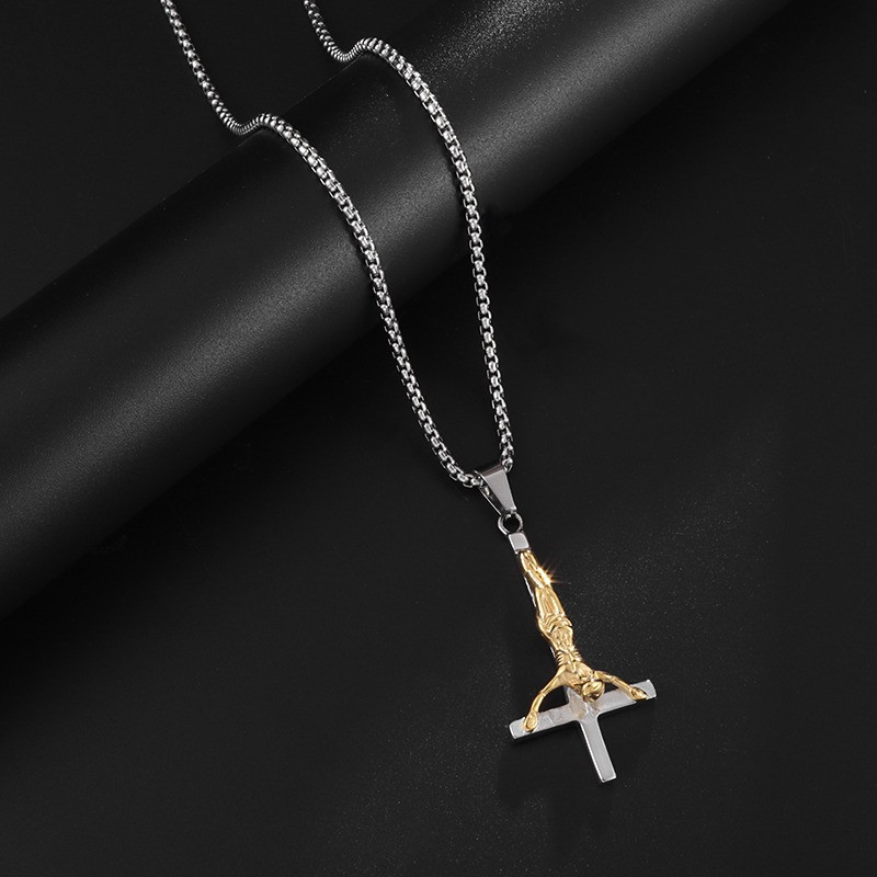 Collier avec crucifix inversé model 3