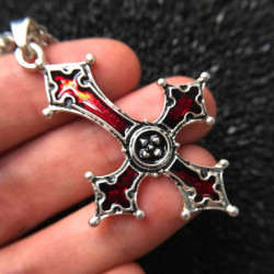 Collier anti christ croix rouge avec pendentif