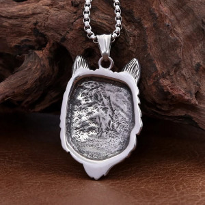 Vue arrière du Collier Viking tête de loup en acier inoxydable