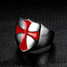 Vue côté de la Bague Templier à motif croix rouge en acier inoxydable couleur Argent