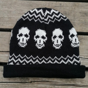 détails du Bonnet en Tricot à Motif Tête de Mort