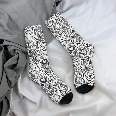 Vue complète des Chaussettes Tête de Mort Élégance de Crânes en Noir et Blanc