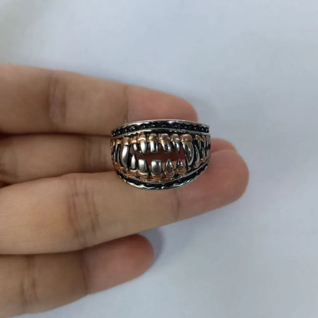 Vue face de la Bague Goth Écho des Abysses
