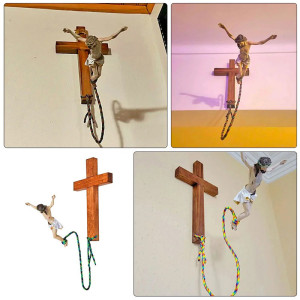 détails complets de la Figurine de Jésus - Décoration Élastique Divine de Jésus sautant de sa croix