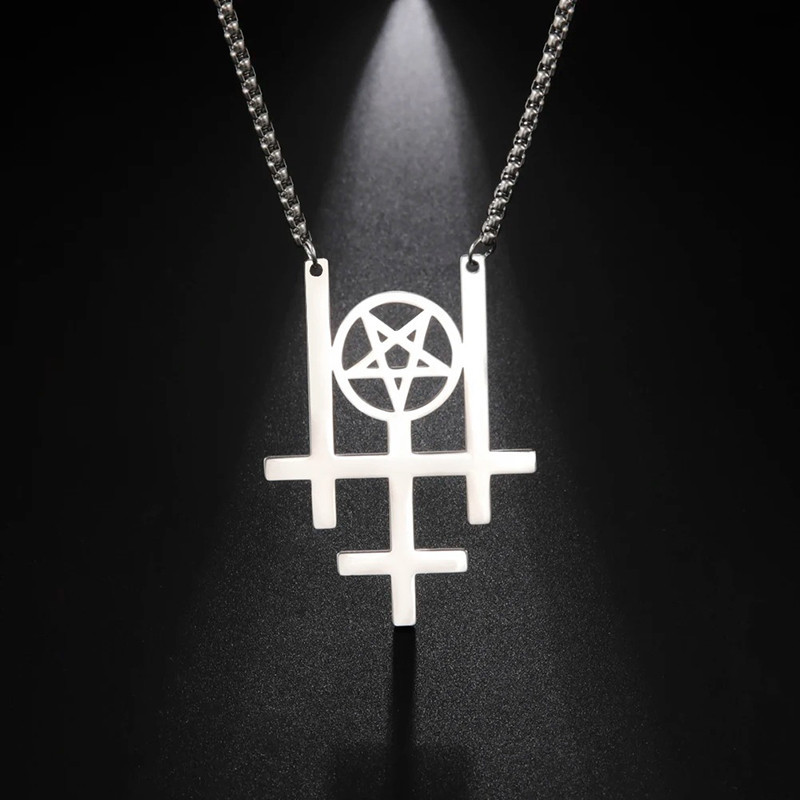 Collier Pendentif Élégant en Forme de Triple Croix Inversées et Pentagramme couleur argent