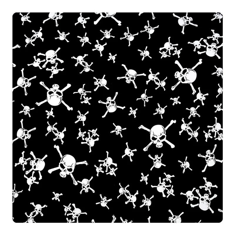 Bandana noir motif crânes et os croisés dispersés