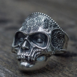 Bague au masque de la mort : mandalas et Santa Muerte