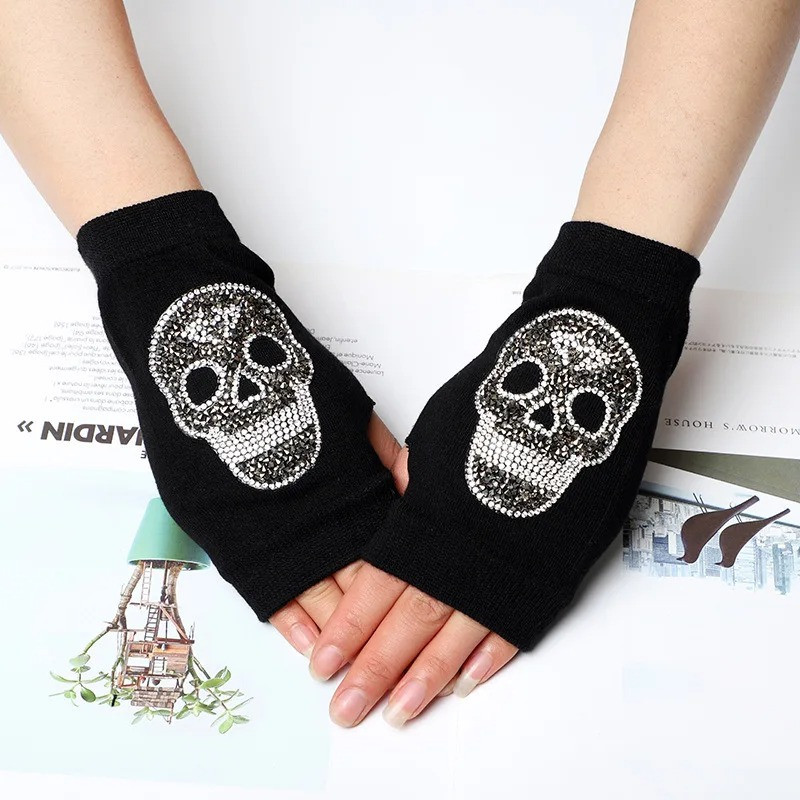 Model 3 Mitaines Glam Skull  Éclat Gothique pour Elle
