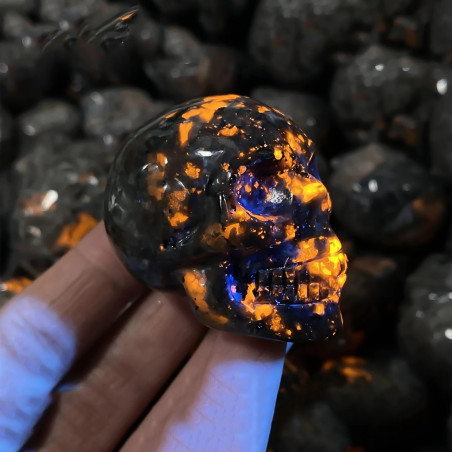 Vue arrière du Crâne Décoratif Tête de Mort Crâne en Pierre de Flamme Yooperlite