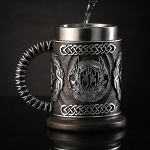vue face de la Chope Viking Tête de Mort Éternelle