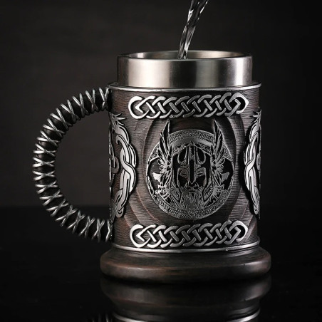 vue face de la Chope Viking Tête de Mort Éternelle