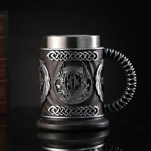 vue détaillée de la Chope Viking Tête de Mort Éternelle