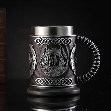 vue détaillée de la Chope Viking Tête de Mort Éternelle