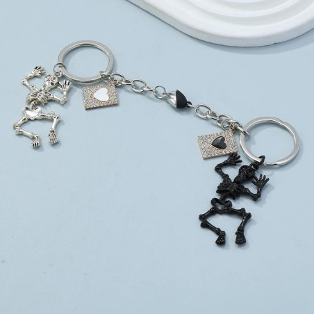 Détails du Porte-clés Floral Crâne Strass Argenté 'Éclat Mystique' Pour Amoureux !