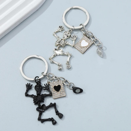 Porte-clés Floral Crâne Strass Argenté 'Éclat Mystique' Pour Amoureux !