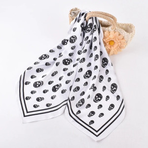 Détails Foulard Tête de Mort Duo Noir et Blanc Élégance - couleur blanc