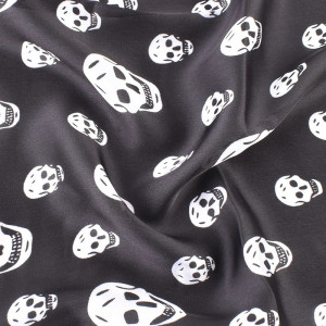 Détails Design Foulard Tête de Mort Duo Noir et Blanc Élégance couleur noir