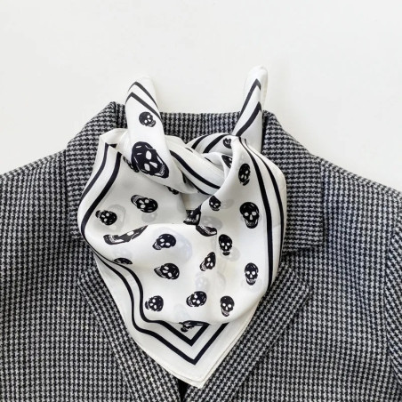 Foulard en Soie Naturelle Tête de Mort Élégance Monochrome couleur blanc