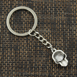 Porte-clés breloque petit crâne motard vue arrière