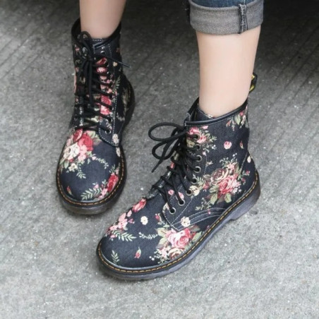 Détails des Bottines Gothiques Fleurs Rétro