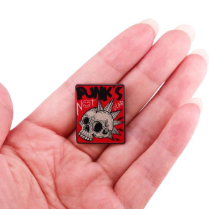 Vue générale Pins Tête de Mort "Punk's Not Dead"!