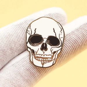 Pins Tête de Mort "Simplicité Macabre"