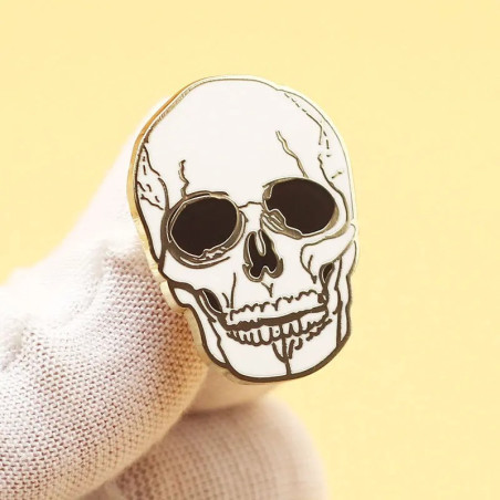Vue générale Pins Tête de Mort "Simplicité Macabre"