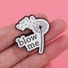 Pins Tête de Mort "Blow Me"