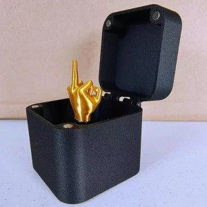 Boîte Surprise Doigt d'Honneur Doré