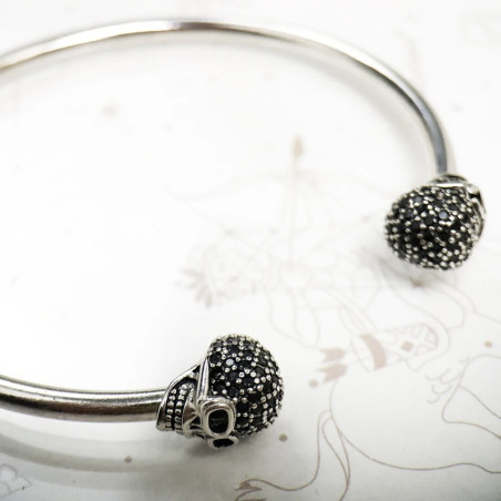Détails du Bracelet Tête de Mort ouvert avec  Crânes' Éclat Obscur' Argent Sterling 925 véritable