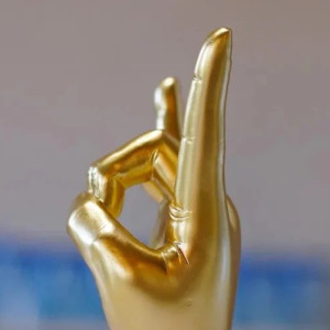 Détail Statuette Heavy Metal Horns Couleur Funky Doré