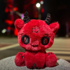 Peluche Gothique Démon Rouge 'Esprit Malicieux'
