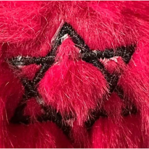 Détails pentagramme Peluche Gothique Démon Rouge 'Esprit Malicieux'