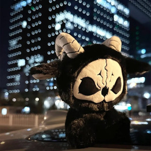 Peluche Gothique Tête de Mort Démon Cornu Mystique
