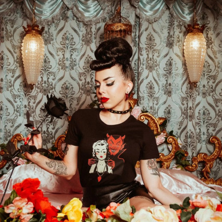 Vue complète du T-shirt Gothique Vintage 'Étreinte du Diable'