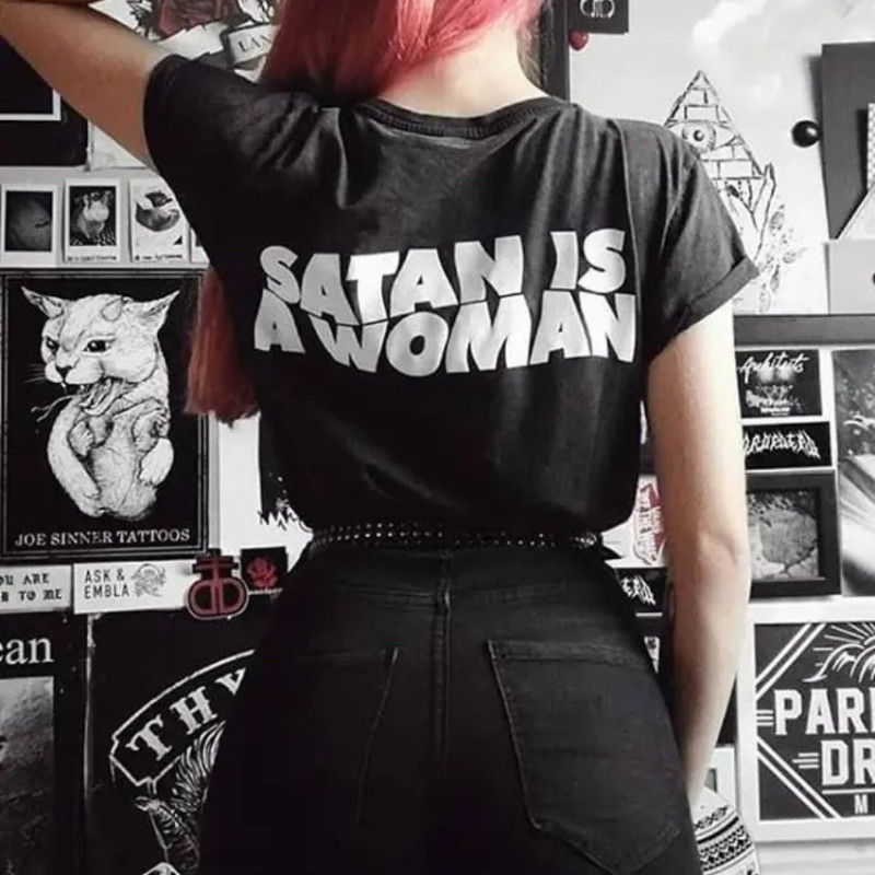 T-shirt Gothique "Satan Is a Woman" - Noir Rebel