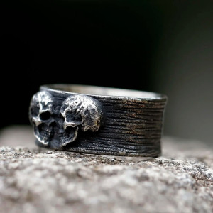 Vue gauche de la Bague Tête de Mort Union Sombre
