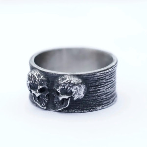 Détails de la  Bague Tête de Mort Union Sombre