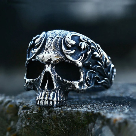 Bague Tête de Mort 'Ornement Sombre'