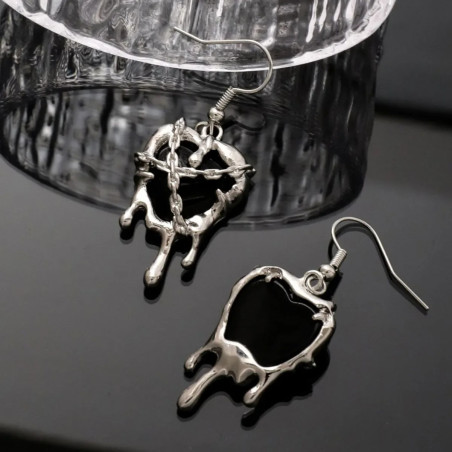 Vue Arrière des Boucles d'Oreilles Gothiques Cœur Enchaîné 'Passion Captive' - couleur noir