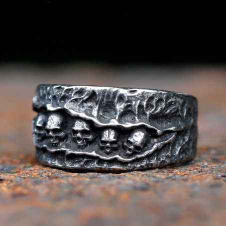 Vue côté de la Bague Tête de Mort 'Vestiges Sombres'