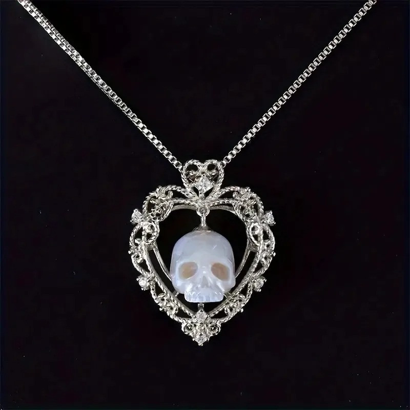 Collier Tête de Mort Baroque 'Cœur Sombre' - couleur argent