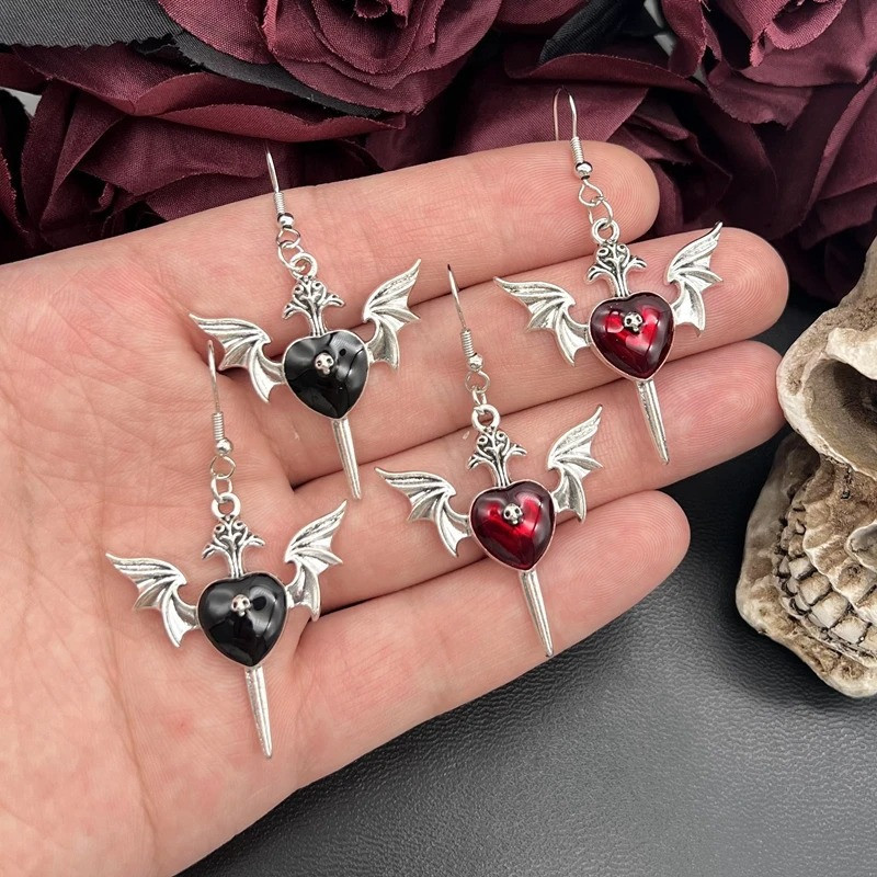 Boucles d'Oreilles Gothiques Lame du Cœur Sombre