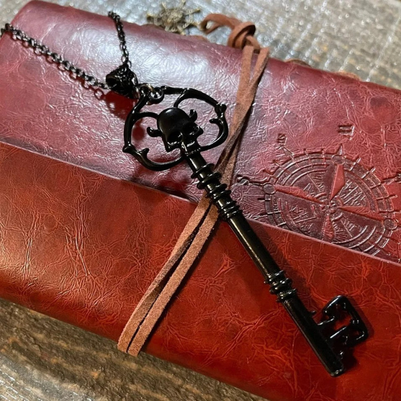 Collier Pendentif Clé Tête de Mort Clé des Ombres - couleur noir