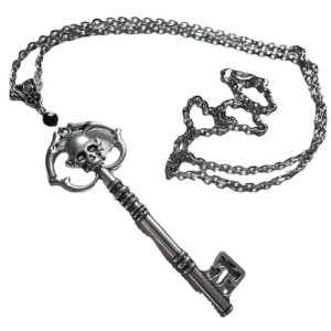Détails Collier Pendentif Clé Tête de Mort Clé des Ombres - couleur gris