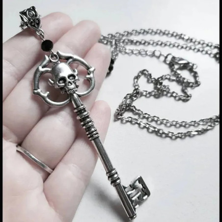 Magnifique Collier Pendentif Clé Tête de Mort Clé des Ombres