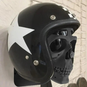 Support Mural Casque Moto Tête de Mort 3D | Skull Keeper