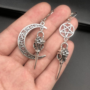Boucles d'Oreilles Gothiques Lune et Corbeau 'Mystères de Minuit'