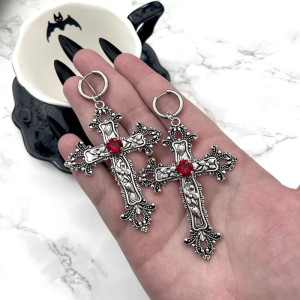 Boucles d'Oreilles Gothiques 'Croix Mystique' - couleur rouge