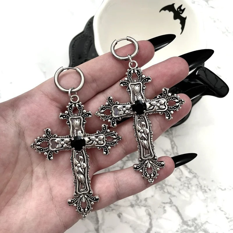 Boucles d'Oreilles Gothiques 'Croix Mystique' - couleur noir
